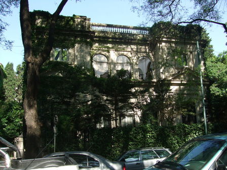 Ambassade dans la rue Ortiz de Ocampo