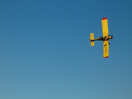 Avion iznad jezera Bubanj (c) by Aleksandar Urosevic http://www.flickr.com/photos/urke/302944906/