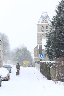 Église de Davron sous la neige